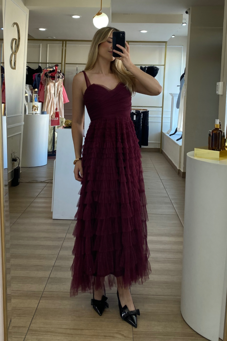 Vestido color vino de tul
