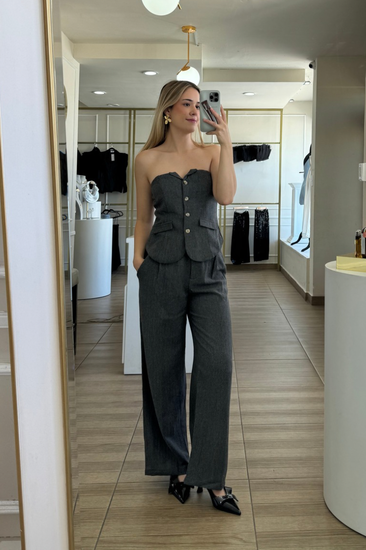 Conjunto gris oscuro de dos piezas, top strapless y pantalón